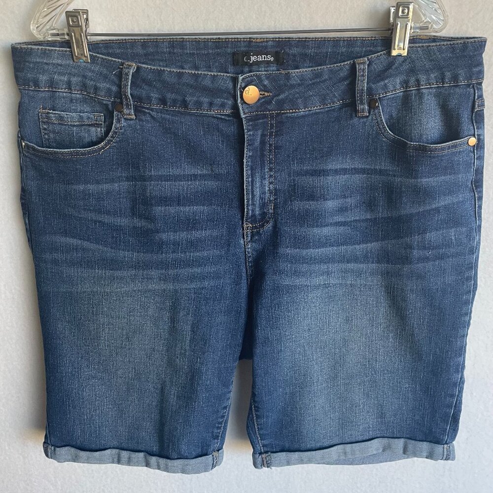 D Jeans, Jean Shorts from Recycled H2O Bottles in Medium Wash with rolled hem - Picture 1 of 6